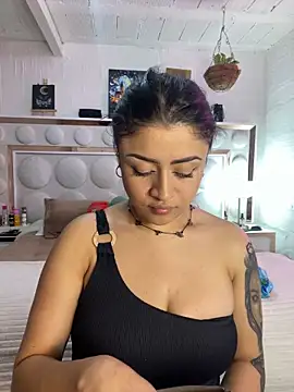 lucianaroy online show from January 29, 2:19 am