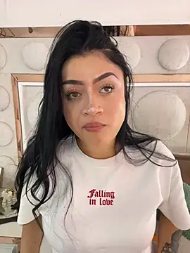 lucianaroy online show from March 5, 9:48 pm