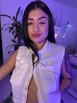 Snapshot of lucianaroy chatting on January 15, 11:08 pm lucianaroy online show from January 15, 11:08 pm