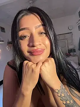 Snapshot of lucianaroy chatting on February 10, 8:46 pm lucianaroy online show from February 10, 8:46 pm