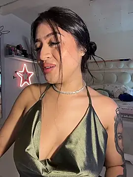 Snapshot of lucianaroy chatting on February 12, 3:45 am lucianaroy online show from February 12, 3:45 am