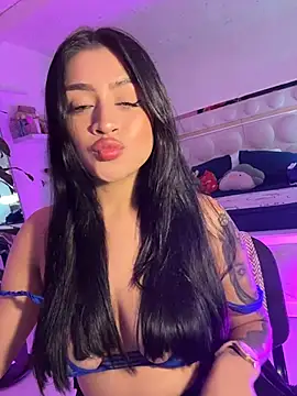 Snapshot of lucianaroy chatting on February 22, 4:13 am lucianaroy online show from February 22, 4:13 am