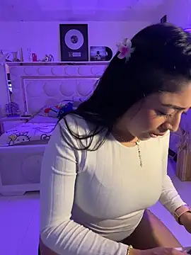 lucianaroy online show from April 1, 5:21 pm