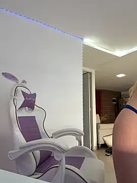 Snapshot of Alison_Diaz17 chatting on February 9, 10:32 pm Alison Diaz17 online show from February 9, 10:32 pm