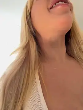 Snapshot of Alison_Diaz17 chatting on March 19, 6:01 pm Alison Diaz17 online show from March 19, 6:01 pm