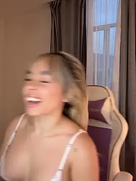 Snapshot of Alison_Diaz17 chatting on October 9, 10:52 pm Alison Diaz17 online show from October 9, 10:52 pm