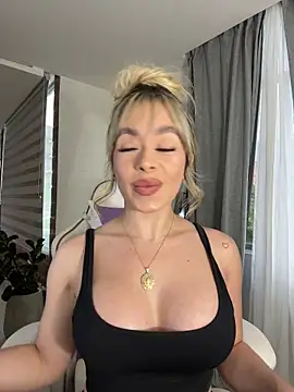 Snapshot of Alison_Diaz17 chatting on October 23, 10:30 pm Alison Diaz17 online show from October 23, 10:30 pm