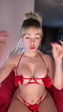 Snapshot of Alison_Diaz17 chatting on December 16, 11:10 pm Alison Diaz17 online show from December 16, 11:10 pm