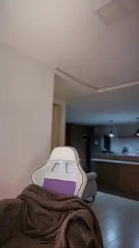 Snapshot of Alison_Diaz17 chatting on December 18, 11:22 pm Alison Diaz17 online show from December 18, 11:22 pm