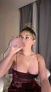 Snapshot of Alison_Diaz17 chatting on January 7, 11:18 pm Alison Diaz17 online show from January 7, 11:18 pm