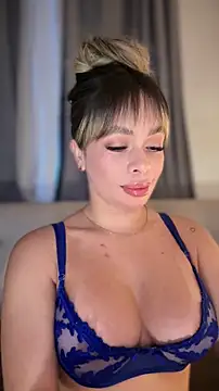 Snapshot of Alison_Diaz17 chatting on February 19, 11:12 pm Alison Diaz17 online show from February 19, 11:12 pm