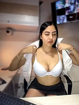 MarianaBenz online show from June 26, 11:42 pm