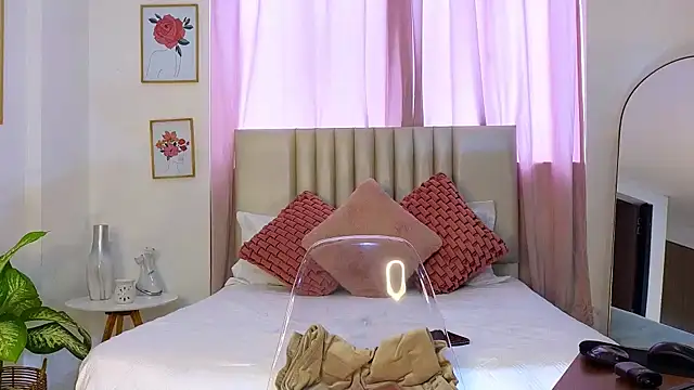 KristennBlue online show from February 9, 1:25 pm