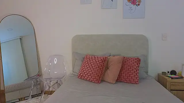 KristennBlue online show from February 20, 11:11 am