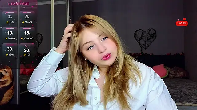 Snapshot of shy_blondiee chatting on February 12, 12:16 am shy blondiee online show from February 12, 12:16 am