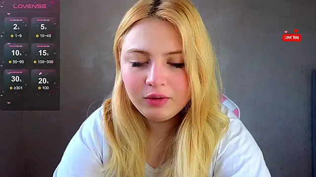 Snapshot of shy_blondiee chatting on March 14, 1:02 pm shy blondiee online show from March 14, 1:02 pm