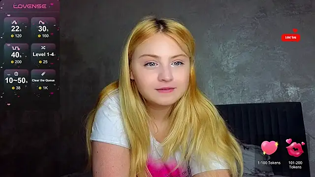 Snapshot of shy_blondiee chatting on March 16, 11:47 pm shy blondiee online show from March 16, 11:47 pm