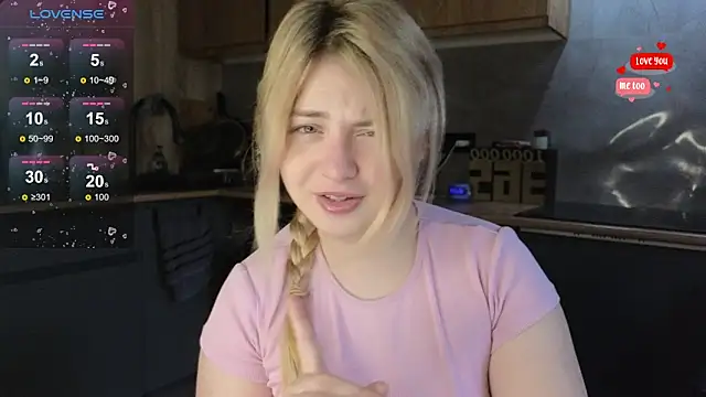 Snapshot of shy_blondiee chatting on May 3, 1:28 pm shy blondiee online show from May 3, 1:28 pm