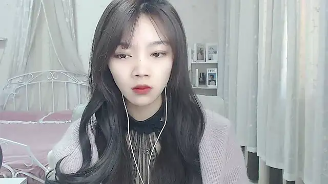 Snapshot of Jenny-Z chatting on February 8, 2:04 am Jenny-Z online show from February 8, 2:04 am