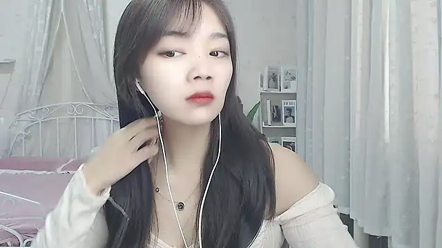 Snapshot of Jenny-Z chatting on February 10, 2:04 am Jenny-Z online show from February 10, 2:04 am