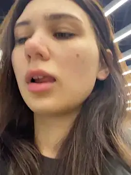 QuitieLia online show from December 2, 8:19 am