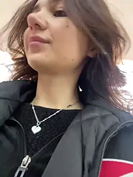 QuitieLia online show from December 10, 8:19 am