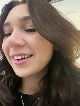 QuitieLia online show from December 10, 3:22 pm