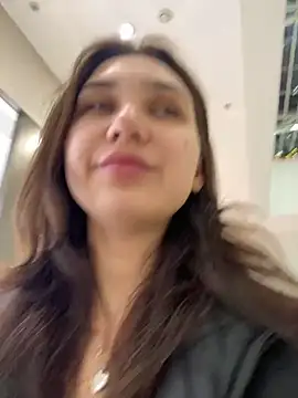 QuitieLia online show from December 23, 3:12 pm