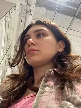 QuitieLia online show from December 27, 8:35 am