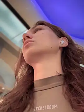 QuitieLia online show from September 13, 8:14 am