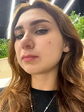 QuitieLia online show from November 21, 3:33 pm