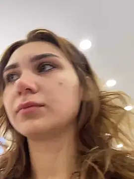 QuitieLia online show from November 23, 8:14 am