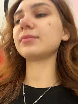 QuitieLia online show from December 3, 8:23 am