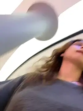 QuitieLia online show from February 1, 8:24 am