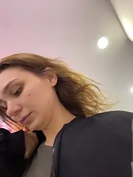 QuitieLia online show from February 16, 1:18 pm