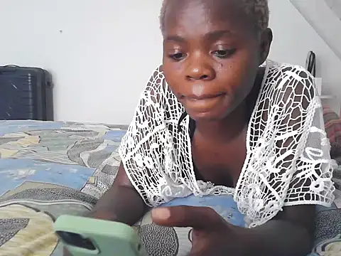 Snapshot of petiteebony_81 chatting on June 24, 11:31 am petiteebony 81 online show from June 24, 11:31 am