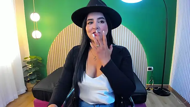 taylor bennet online show from November 28, 11:57 am