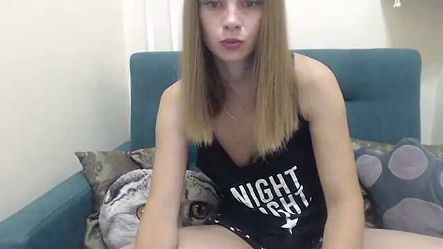 Snapshot of BustyBlondyShow chatting on July 6, 6:10 am BustyBlondyShow online show from July 6, 6:10 am