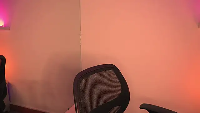 Gloomydoll online show from February 6, 8:01 pm