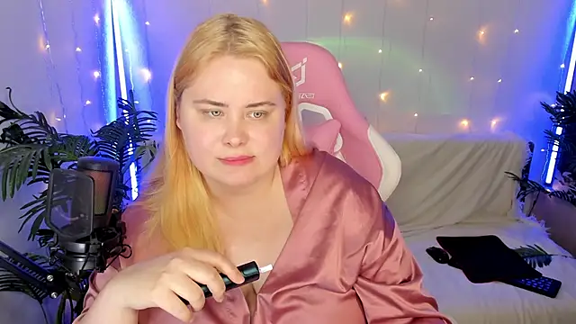 Akemi BBW online show from January 20, 8:50 pm