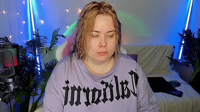 Akemi BBW online show from January 24, 9:15 pm