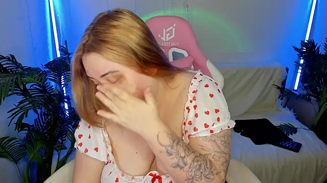 Akemi BBW online show from January 27, 7:45 am