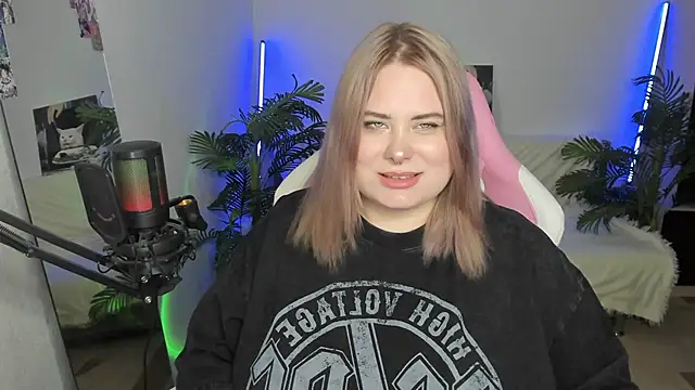 Akemi BBW online show from March 6, 10:04 pm