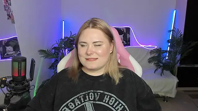 Akemi BBW online show from March 14, 10:05 pm