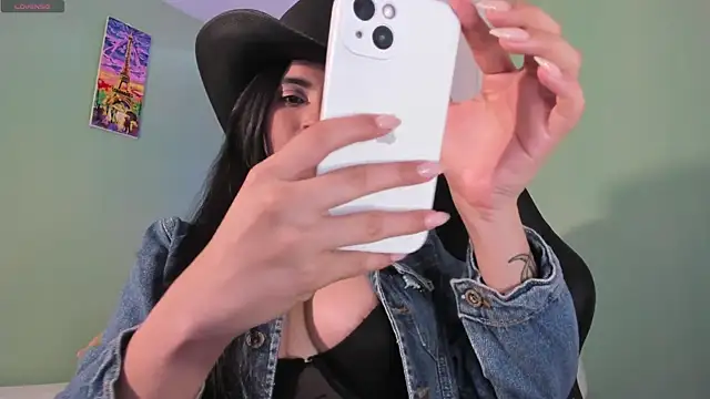 Snapshot of CristalCerati chatting on March 12, 5:49 pm CristalCerati online show from March 12, 5:49 pm