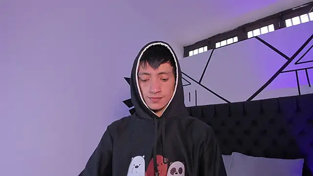 DereckCooperr online show from February 3, 9:39 pm