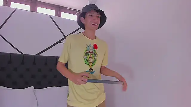 DereckCooperr online show from February 10, 8:53 pm