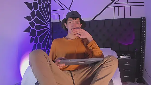 DereckCooperr online show from February 12, 3:29 am