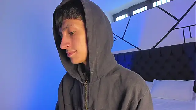 DereckCooperr online show from March 12, 9:45 pm