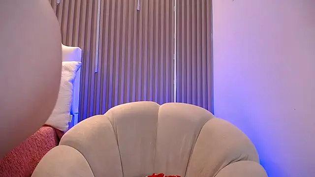 Snapshot of Katy_Van chatting on May 10, 9:20 pm Katy Van online show from May 10, 9:20 pm